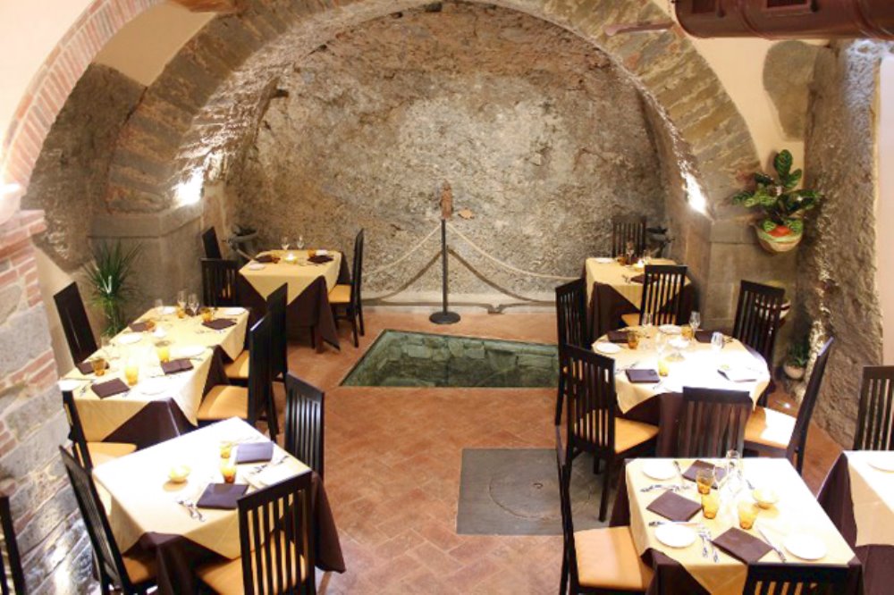 RISTORANTE AMBROSIA
Dove mangiare a Cortona 
